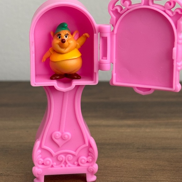 Disney Princess Secret Styles CINDERELLA Playset GUS GUS Clock Vanity Skirt Toys - Picture 2 of 10